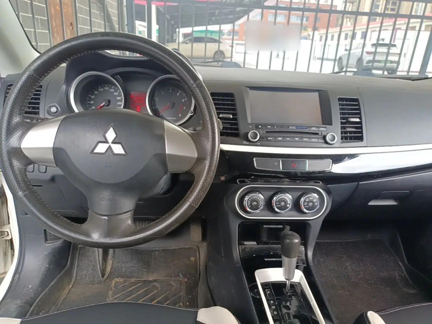 Mitsubishi Lancer EX 2016 1.8L CVT Black-and-White Retro Edition — миниатюра 12