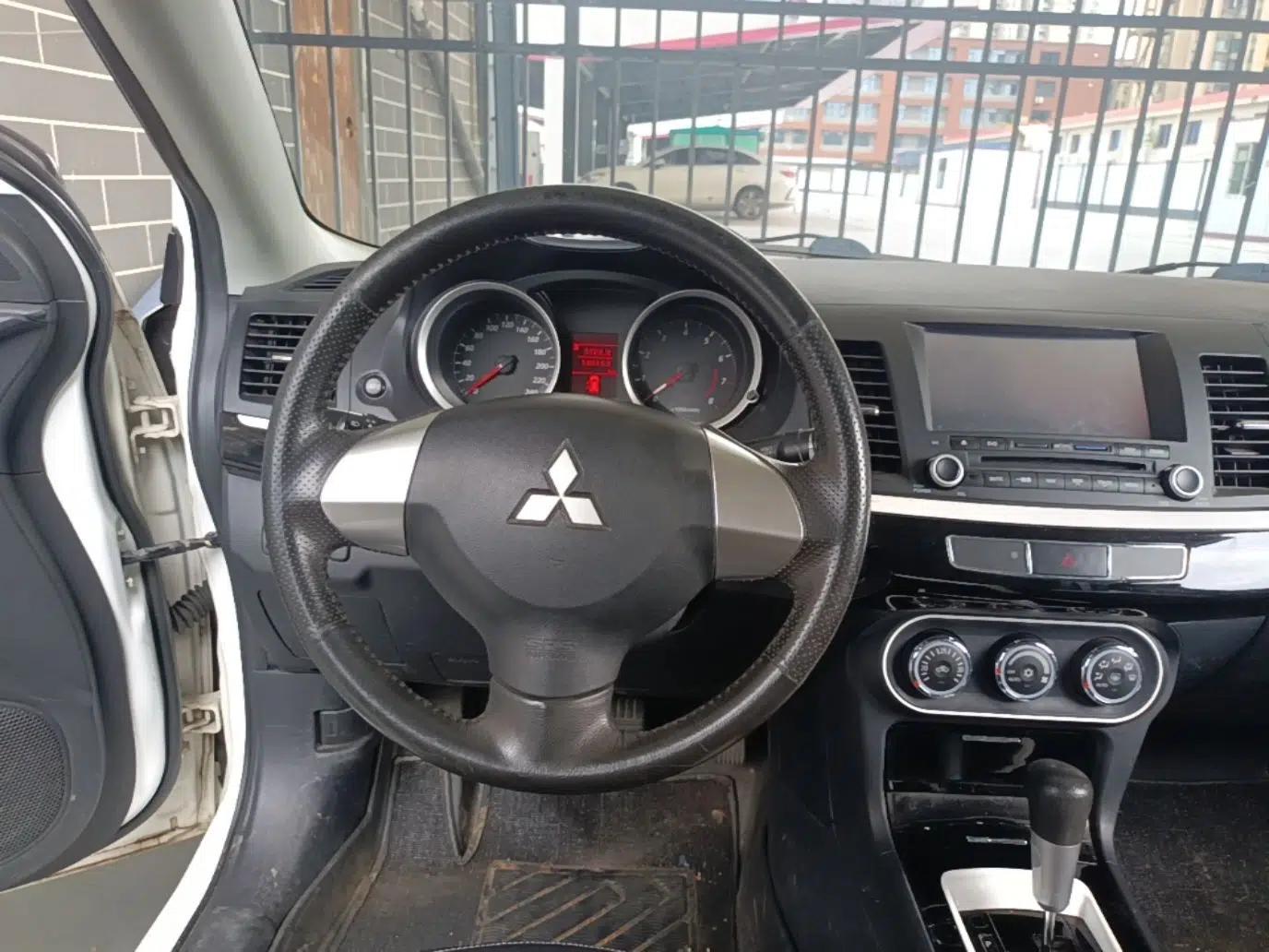 Mitsubishi Lancer EX 2016 1.8L CVT Black-and-White Retro Edition — миниатюра 13