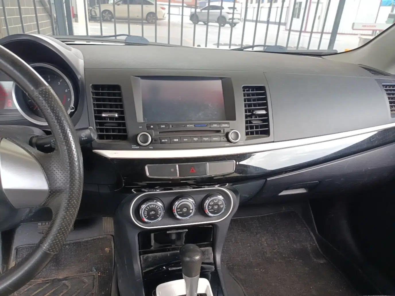 Mitsubishi Lancer EX 2016 1.8L CVT Black-and-White Retro Edition — миниатюра 15