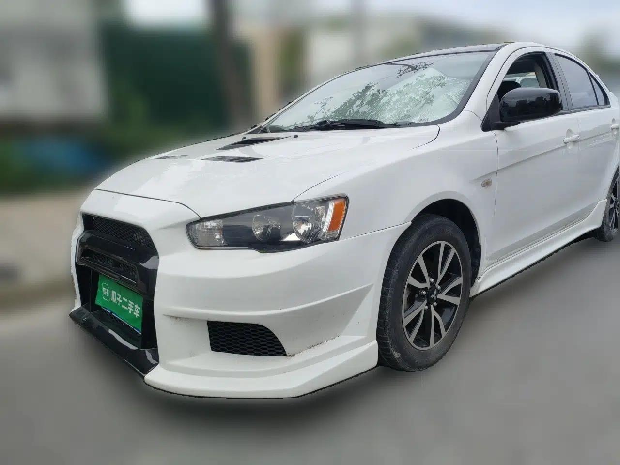 Mitsubishi Lancer EX 2016 1.8L CVT Black-and-White Retro Edition — миниатюра 1