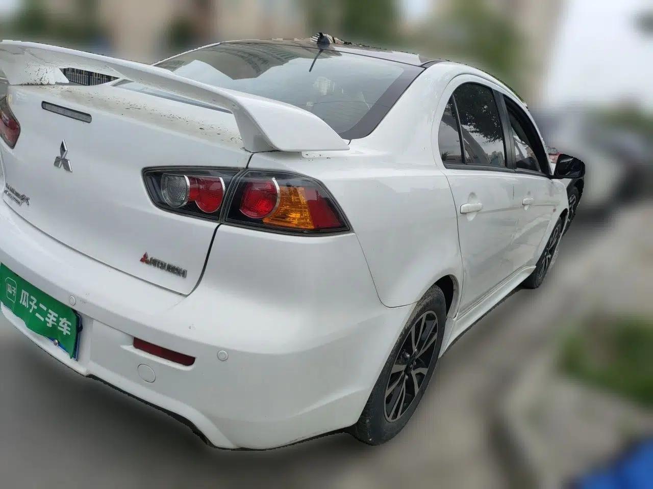 Mitsubishi Lancer EX 2016 1.8L CVT Black-and-White Retro Edition — миниатюра 6