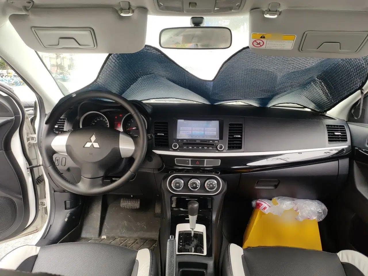 Mitsubishi Lancer EX 2016 1.8L CVT Black-and-White Retro Edition — миниатюра 9
