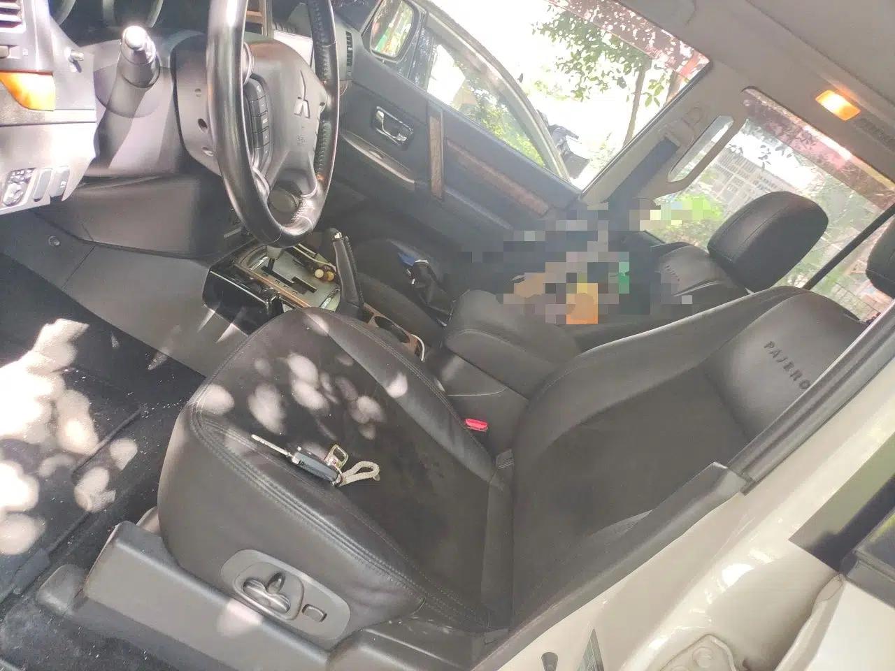 Mitsubishi Pajero 2019 3.0L Automatic Comfort Edition — миниатюра 15