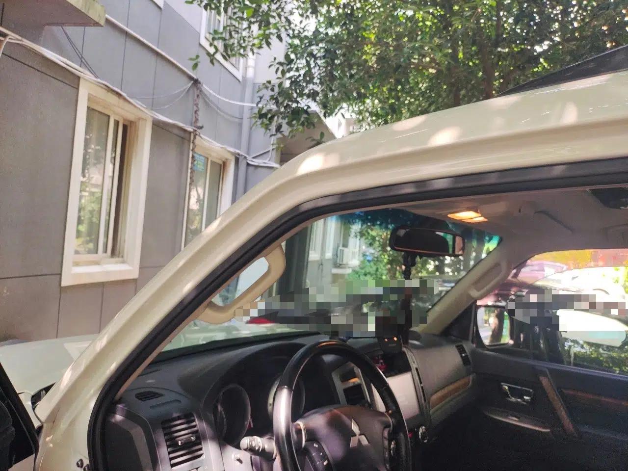 Mitsubishi Pajero 2019 3.0L Automatic Comfort Edition — миниатюра 18