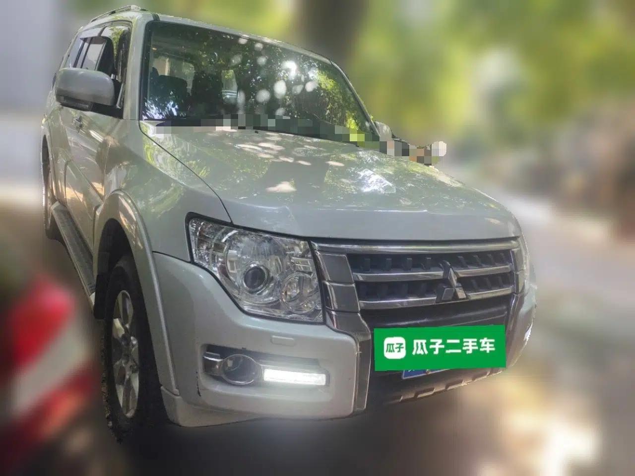 Mitsubishi Pajero 2019 3.0L Automatic Comfort Edition — миниатюра 3