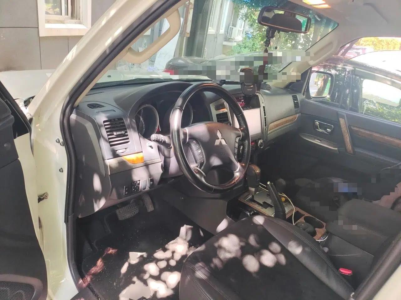Mitsubishi Pajero 2019 3.0L Automatic Comfort Edition — миниатюра 9
