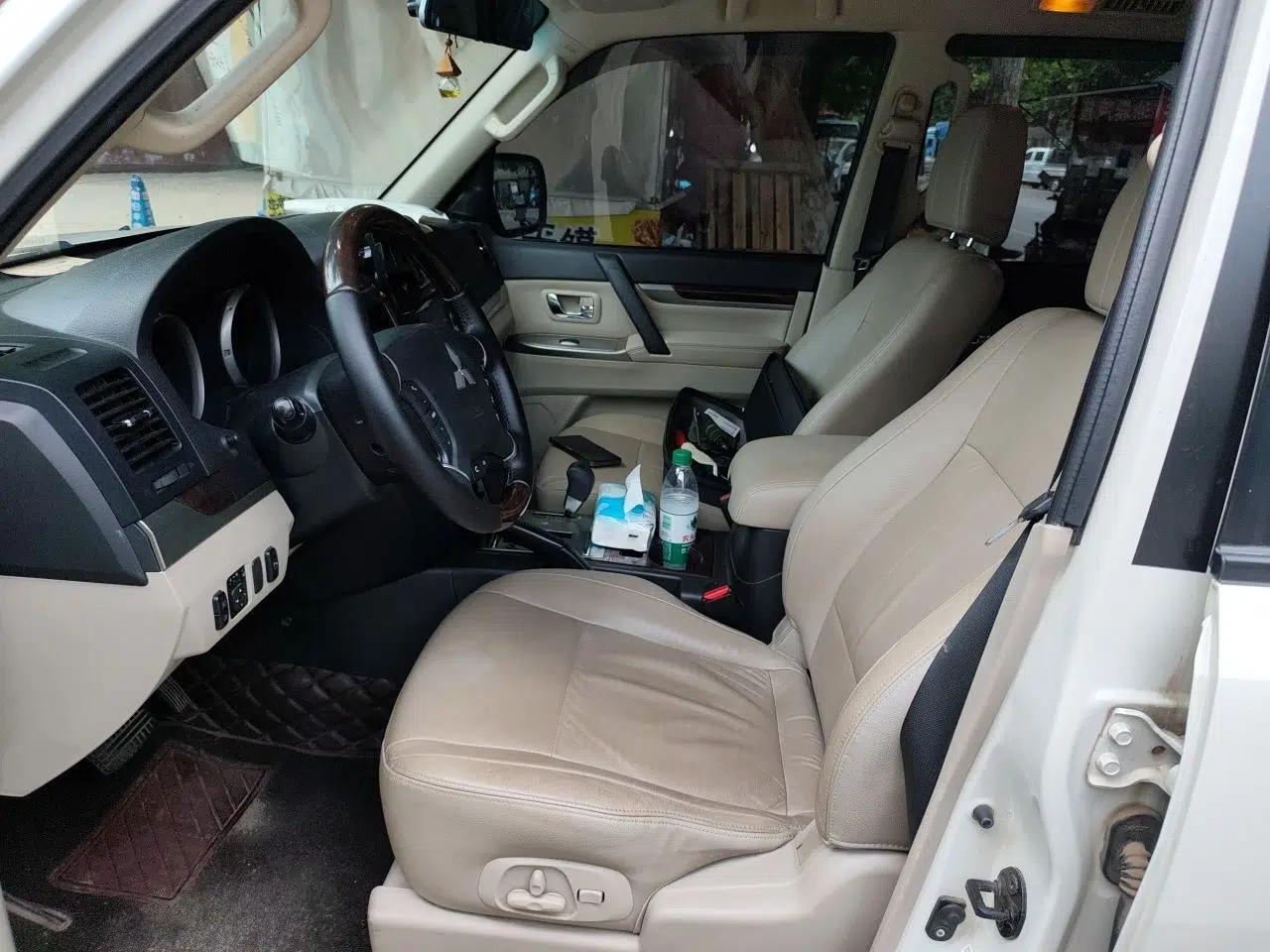 Mitsubishi Pajero Mitsubishi Pajero 3.8L Middle East specification, 7-seater, gasoline, automatic transmission, V97 five-door with sunroof — миниатюра 15