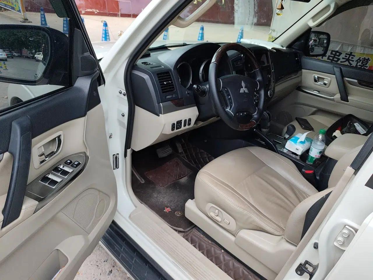 Mitsubishi Pajero Mitsubishi Pajero 3.8L Middle East specification, 7-seater, gasoline, automatic transmission, V97 five-door with sunroof — миниатюра 16