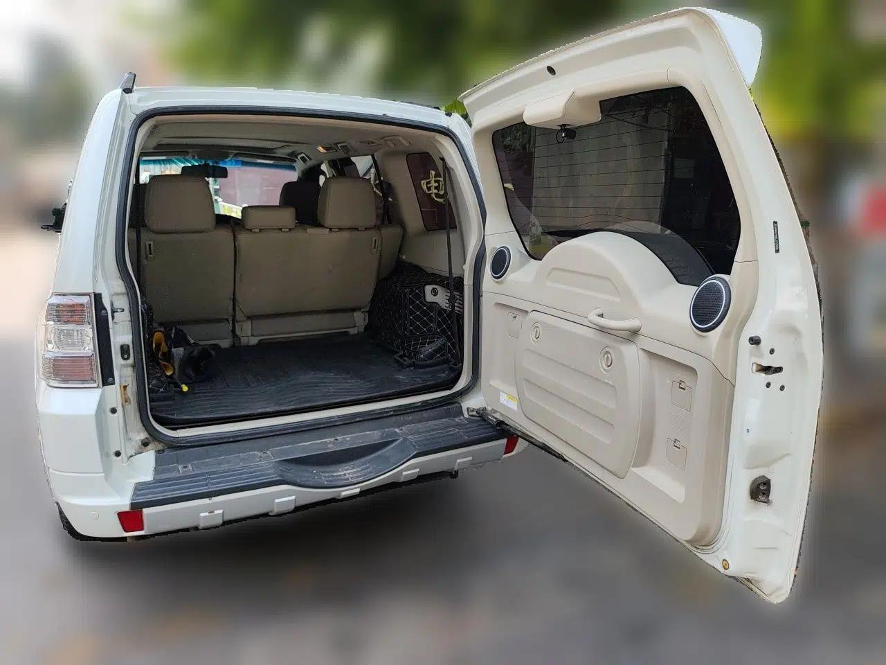 Mitsubishi Pajero Mitsubishi Pajero 3.8L Middle East specification, 7-seater, gasoline, automatic transmission, V97 five-door with sunroof — миниатюра 19