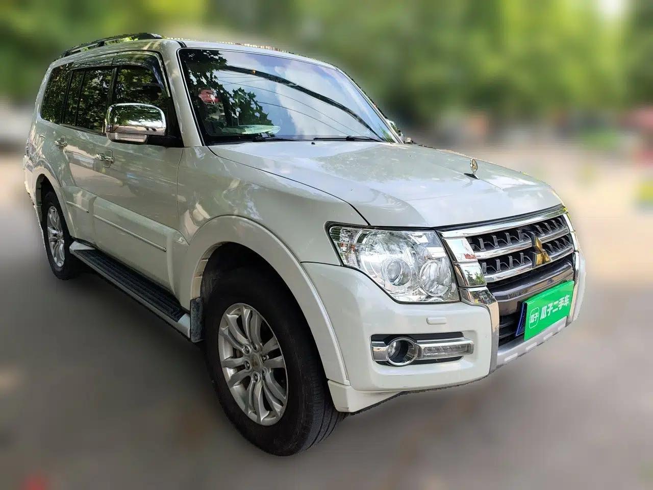 Mitsubishi Pajero Mitsubishi Pajero 3.8L Middle East specification, 7-seater, gasoline, automatic transmission, V97 five-door with sunroof — миниатюра 3