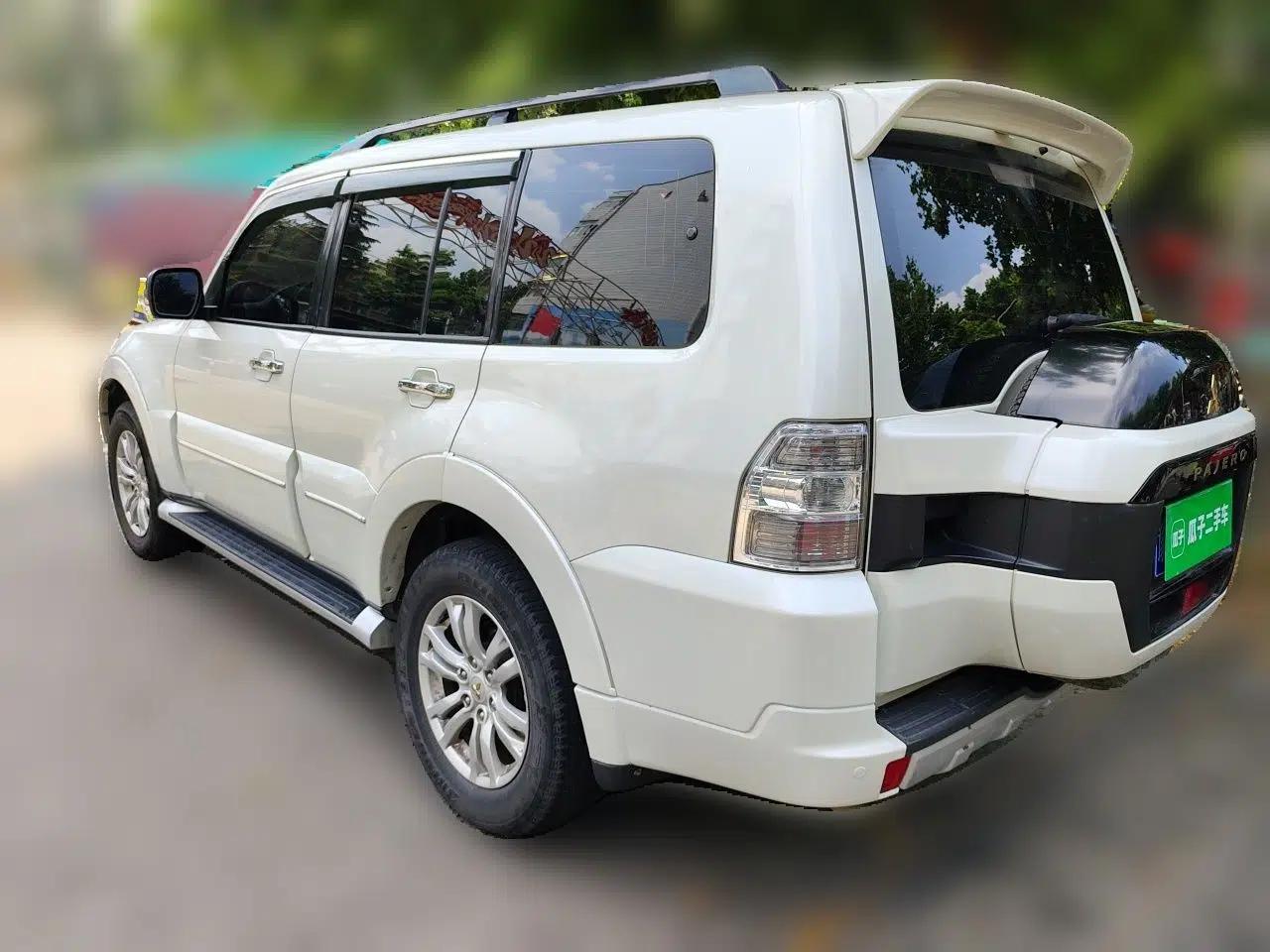 Mitsubishi Pajero Mitsubishi Pajero 3.8L Middle East specification, 7-seater, gasoline, automatic transmission, V97 five-door with sunroof — миниатюра 4