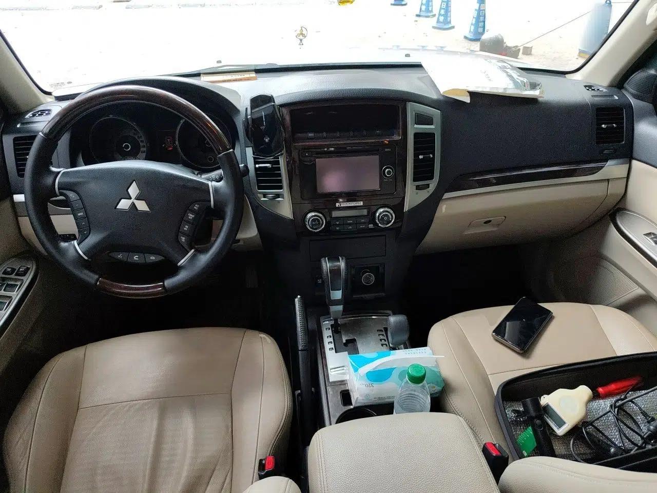 Mitsubishi Pajero Mitsubishi Pajero 3.8L Middle East specification, 7-seater, gasoline, automatic transmission, V97 five-door with sunroof — миниатюра 9