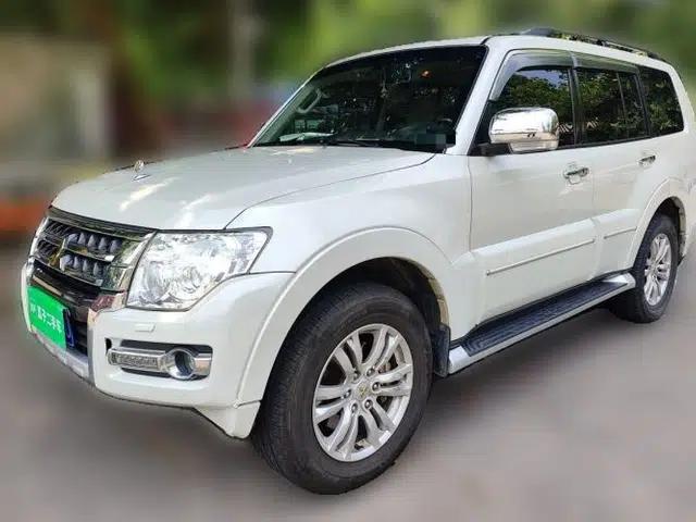Mitsubishi Pajero Mitsubishi Pajero 3.8L Middle East specification, 7-seater, gasoline, automatic transmission, V97 five-door with sunroof