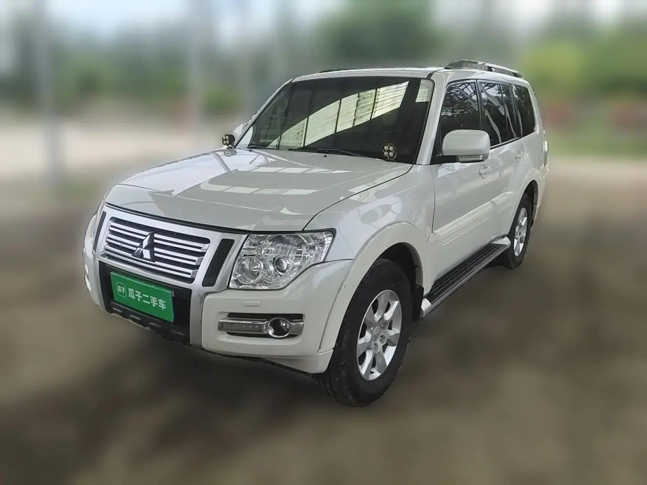 Mitsubishi Pajero 2019 3.0L Automatic Standard Edition — миниатюра 1