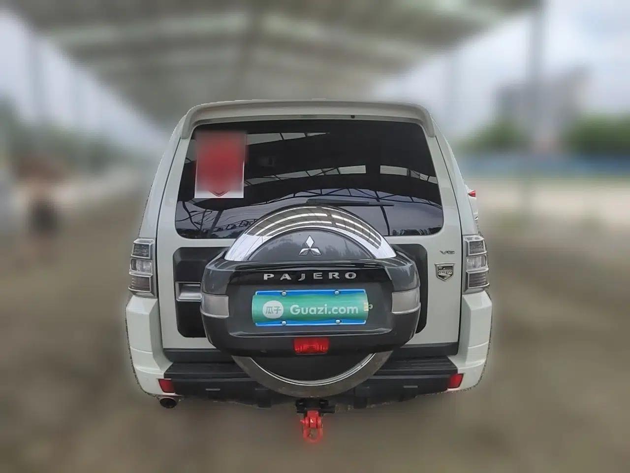 Mitsubishi Pajero 2019 3.0L Automatic Standard Edition — миниатюра 5