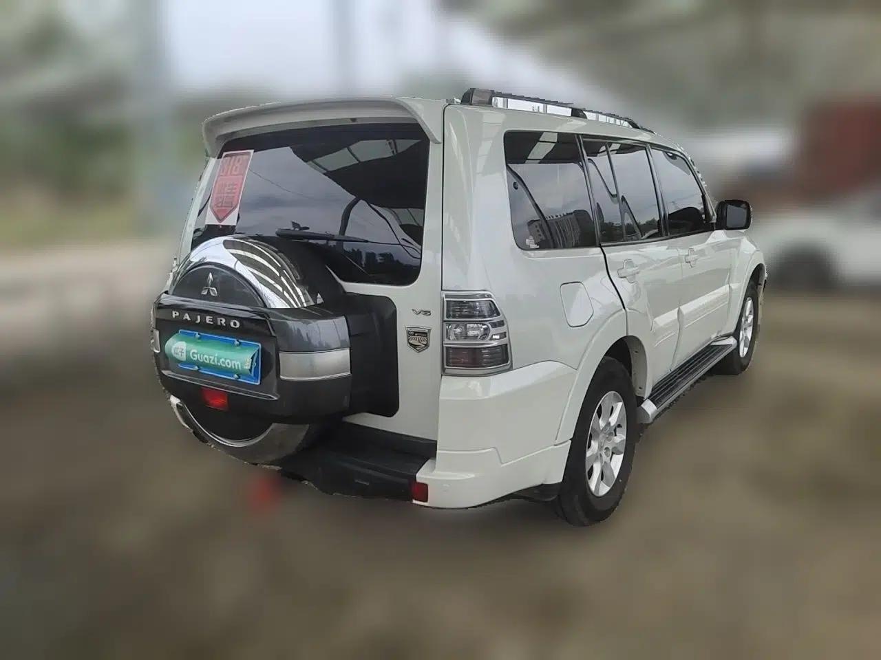 Mitsubishi Pajero 2019 3.0L Automatic Standard Edition — миниатюра 6