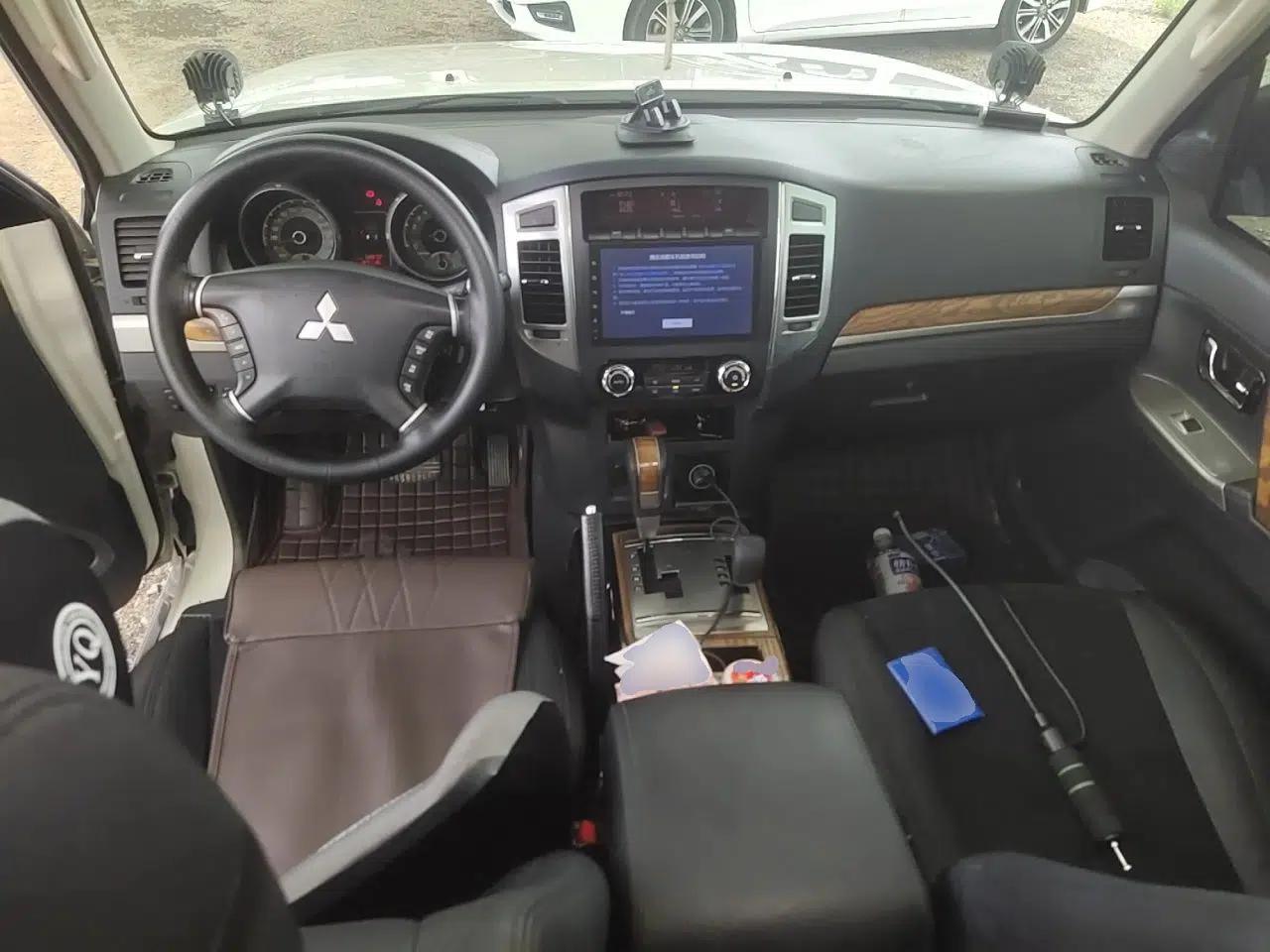 Mitsubishi Pajero 2019 3.0L Automatic Standard Edition — миниатюра 9