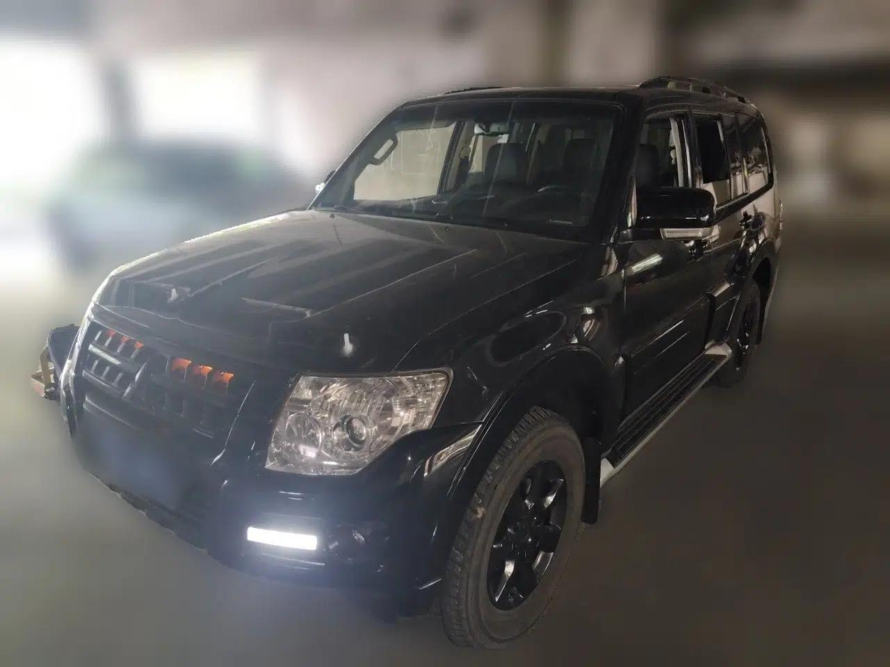 Mitsubishi Pajero 2018 3.0L Automatic Comfort Edition — миниатюра 1
