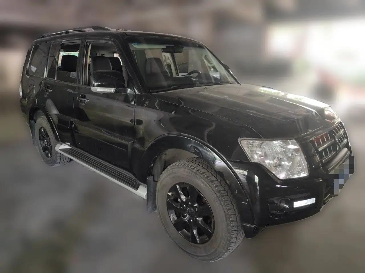 Mitsubishi Pajero 2018 3.0L Automatic Comfort Edition — миниатюра 3
