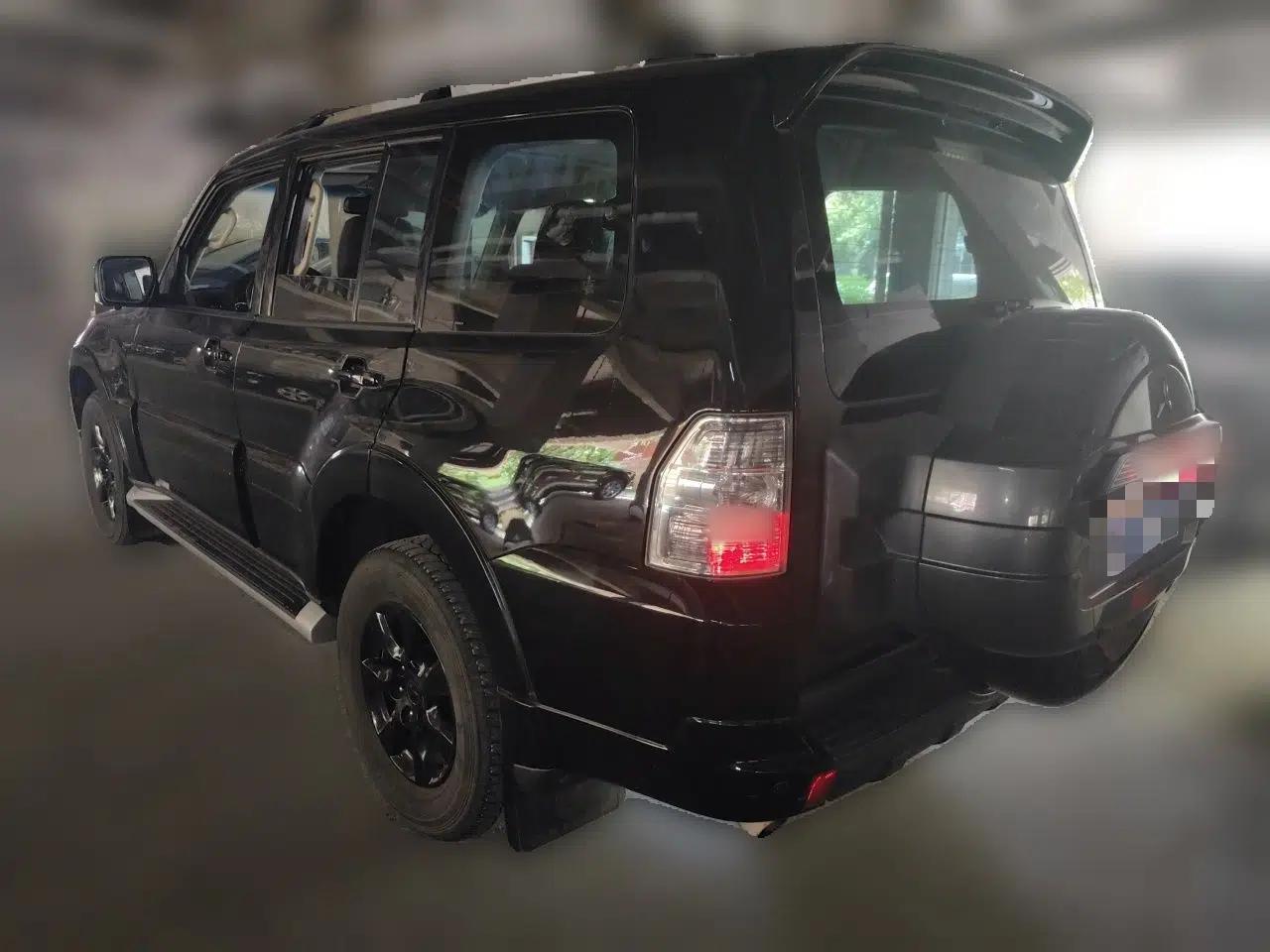 Mitsubishi Pajero 2018 3.0L Automatic Comfort Edition — миниатюра 4