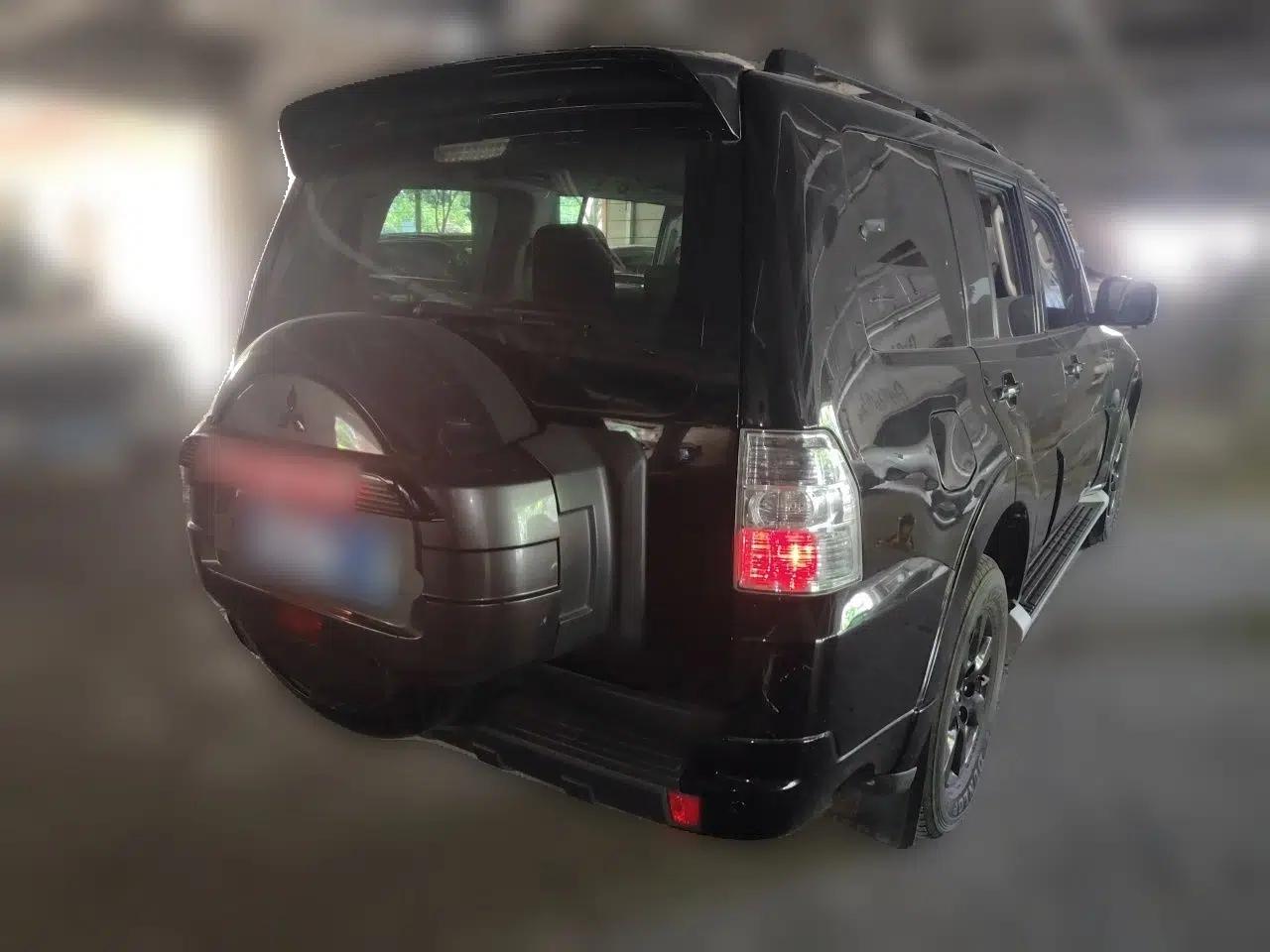 Mitsubishi Pajero 2018 3.0L Automatic Comfort Edition — миниатюра 6