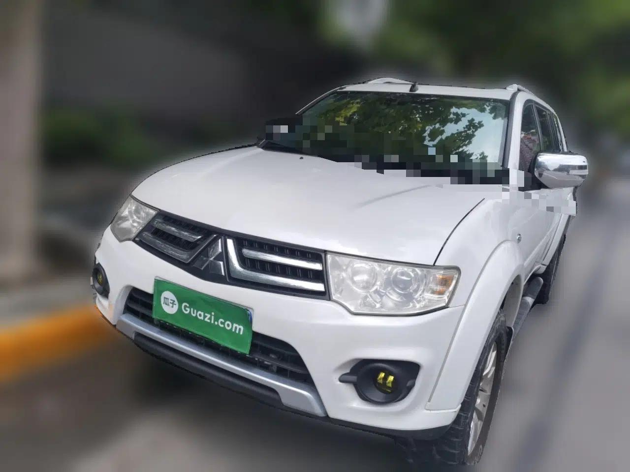 Mitsubishi Pajero Sport 2013 3.0L Automatic 4x4 Flagship Edition — миниатюра 1