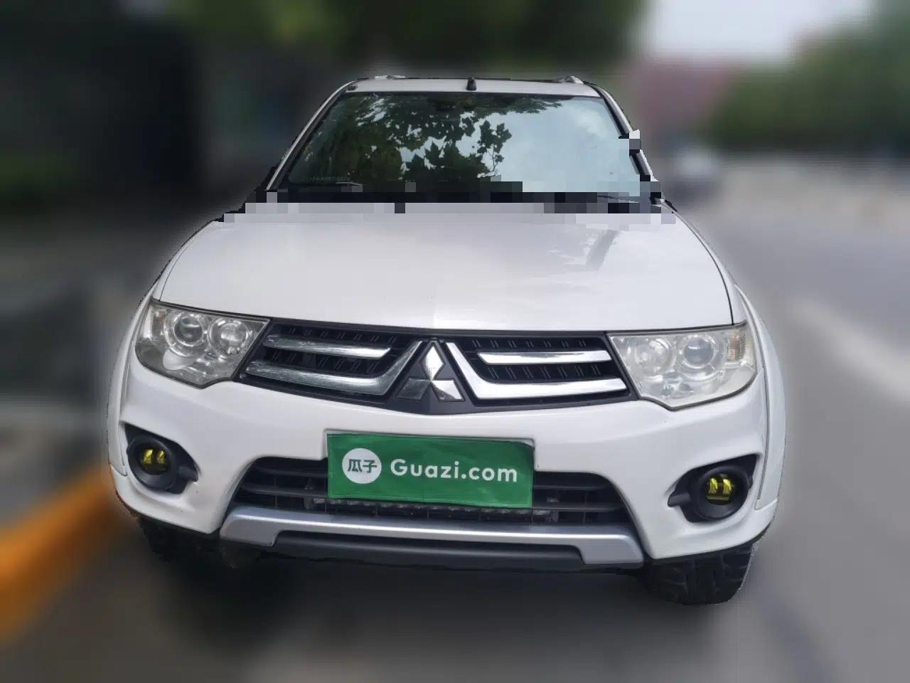 Mitsubishi Pajero Sport 2013 3.0L Automatic 4x4 Flagship Edition — миниатюра 2