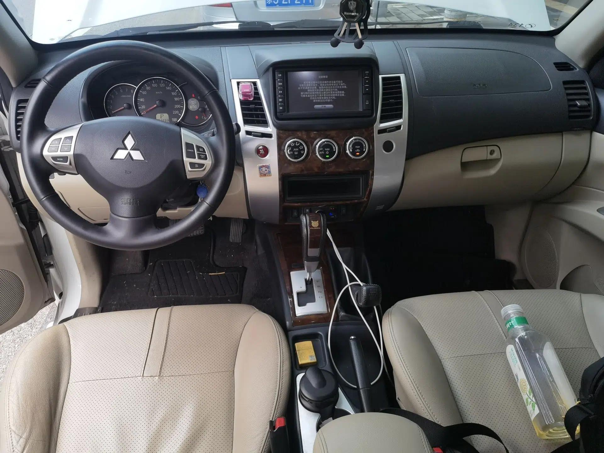 Mitsubishi Pajero Sport 2013 3.0L Automatic 4x4 Flagship Edition — миниатюра 9