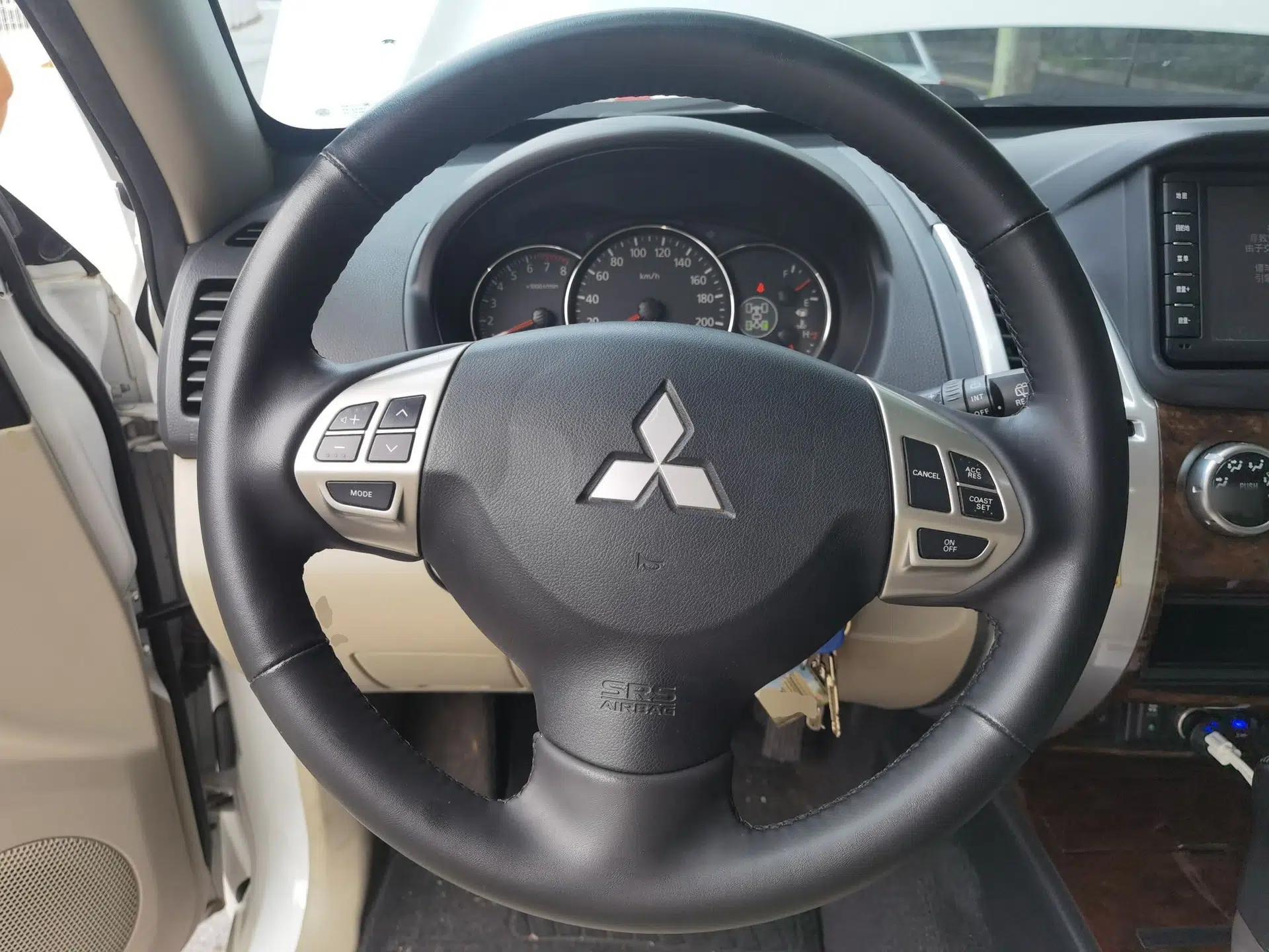 Mitsubishi Pajero Sport 2013 3.0L Automatic 4x4 Flagship Edition — миниатюра 10