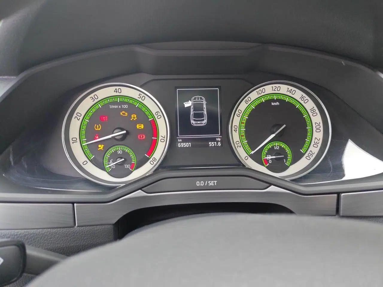 Skoda Superb 2018 TSI280 DSG Comfort Edition China V Standard — миниатюра 11