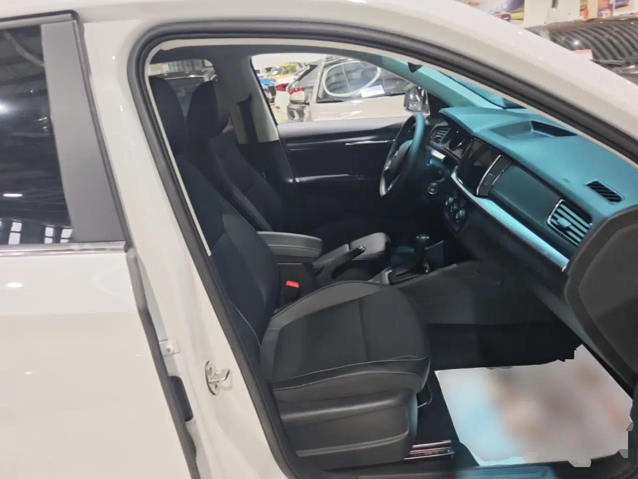 Skoda Kamiq 2024 1.5L Automatic Comfort Edition — миниатюра 24