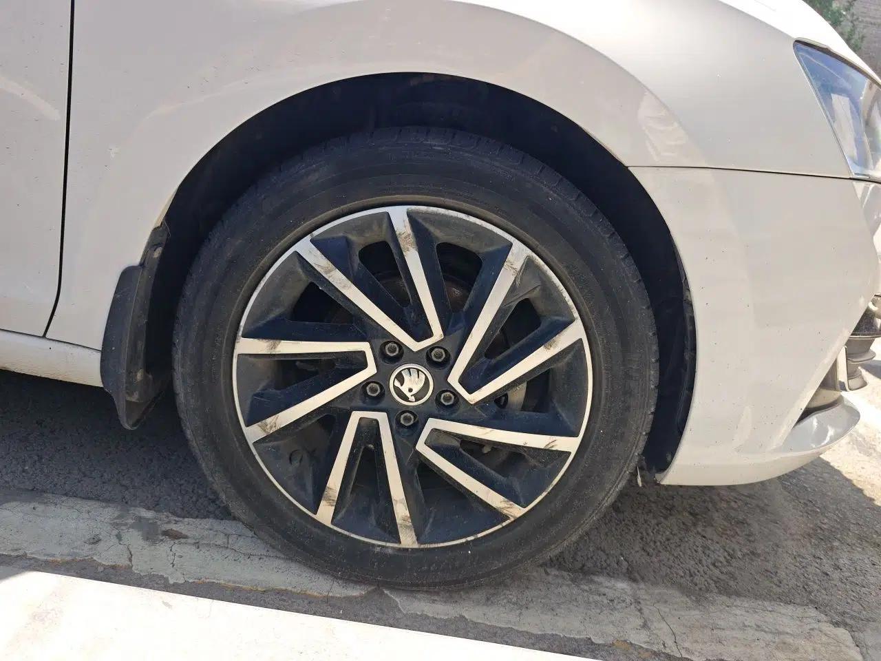 Skoda Rapid 2020 1.5L Automatic Comfort Edition — миниатюра 8