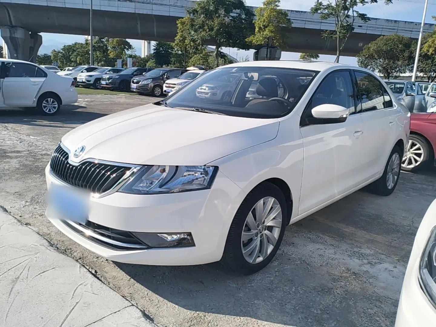 Skoda Rapid 2018 1.6L Automatic Comfort Edition — миниатюра 1