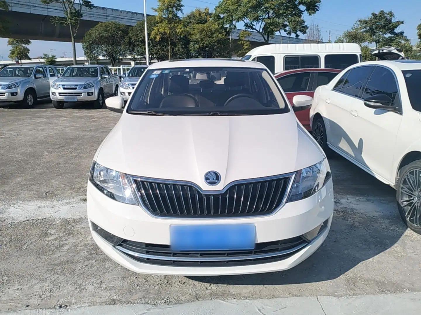 Skoda Rapid 2018 1.6L Automatic Comfort Edition — миниатюра 2