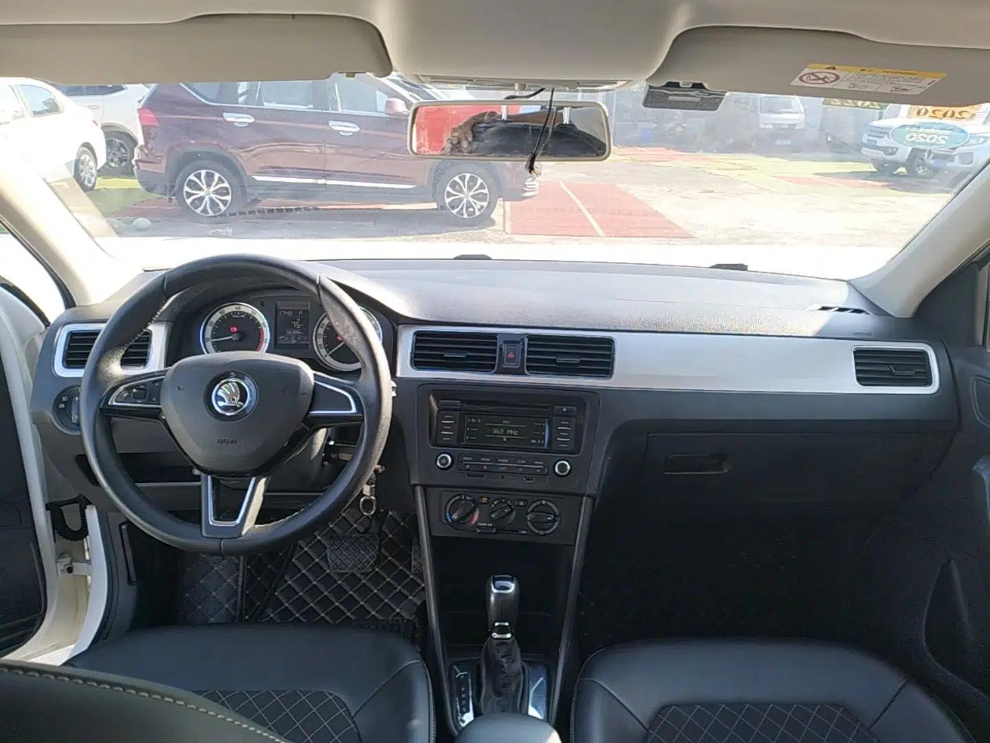 Skoda Rapid 2018 1.6L Automatic Comfort Edition — миниатюра 12