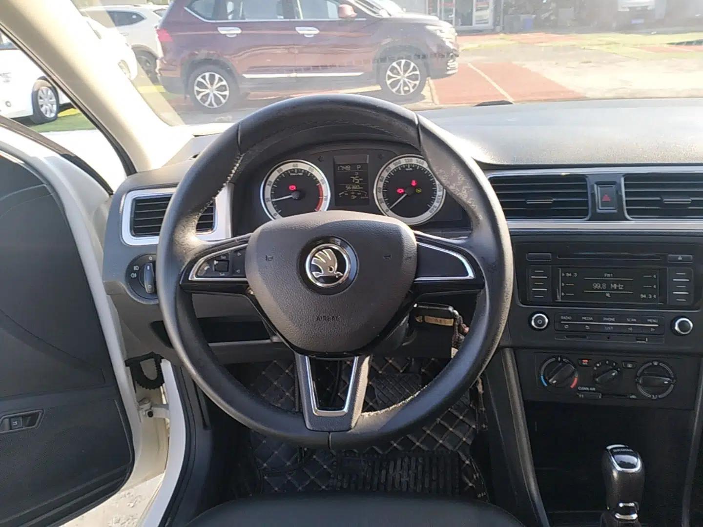 Skoda Rapid 2018 1.6L Automatic Comfort Edition — миниатюра 13
