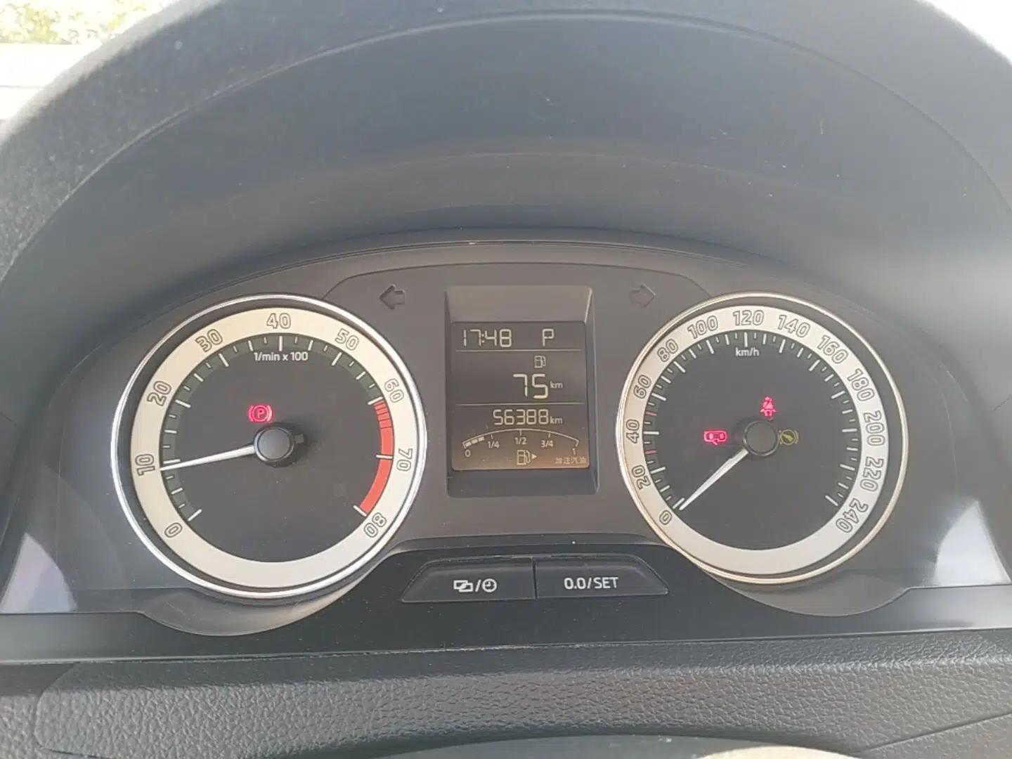 Skoda Rapid 2018 1.6L Automatic Comfort Edition — миниатюра 14
