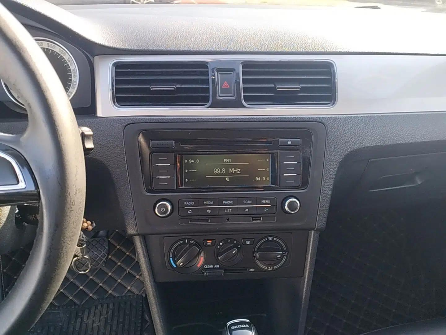 Skoda Rapid 2018 1.6L Automatic Comfort Edition — миниатюра 15