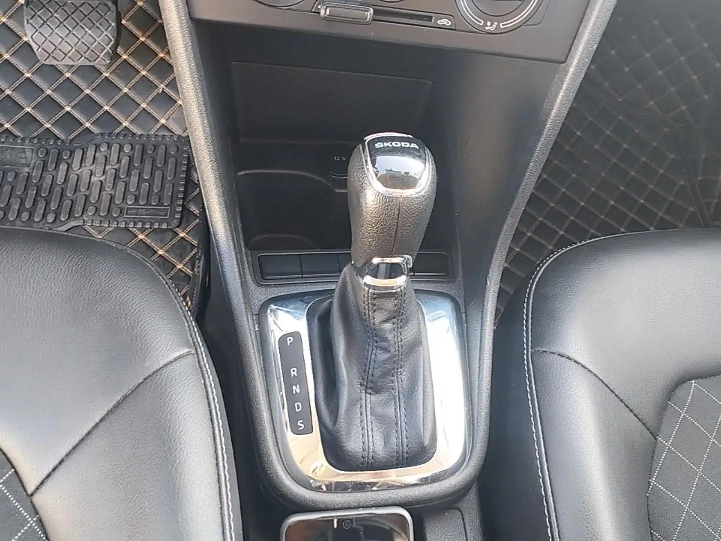 Skoda Rapid 2018 1.6L Automatic Comfort Edition — миниатюра 16