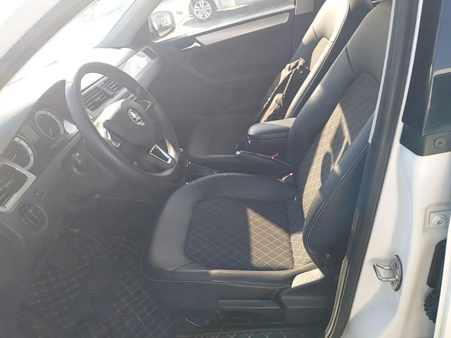 Skoda Rapid 2018 1.6L Automatic Comfort Edition — миниатюра 17