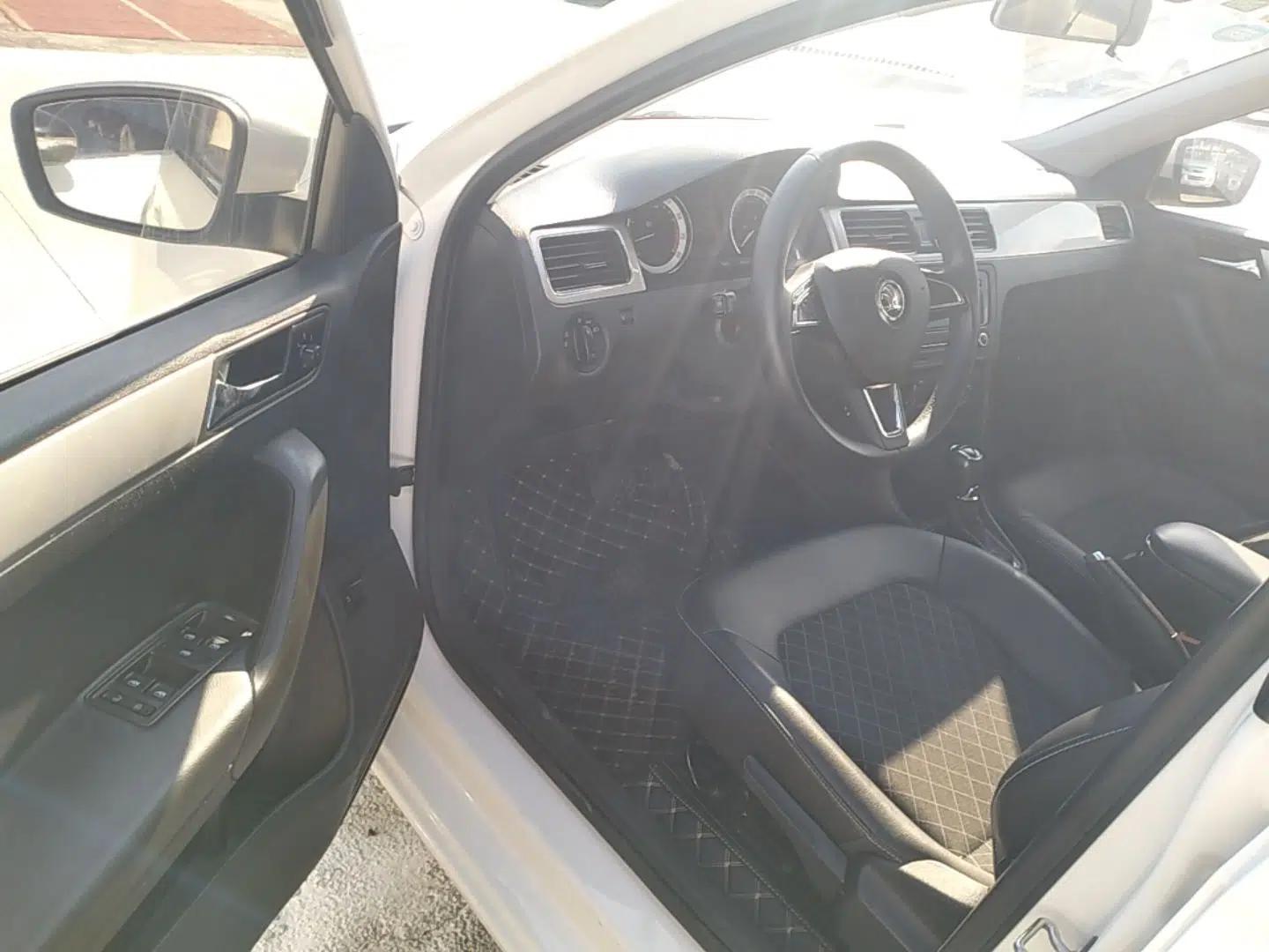 Skoda Rapid 2018 1.6L Automatic Comfort Edition — миниатюра 18