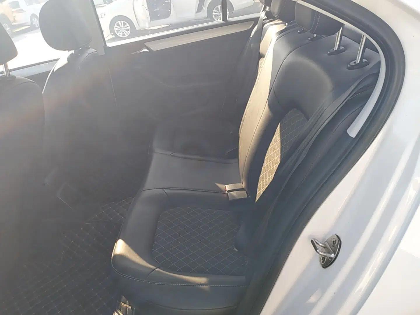 Skoda Rapid 2018 1.6L Automatic Comfort Edition — миниатюра 20