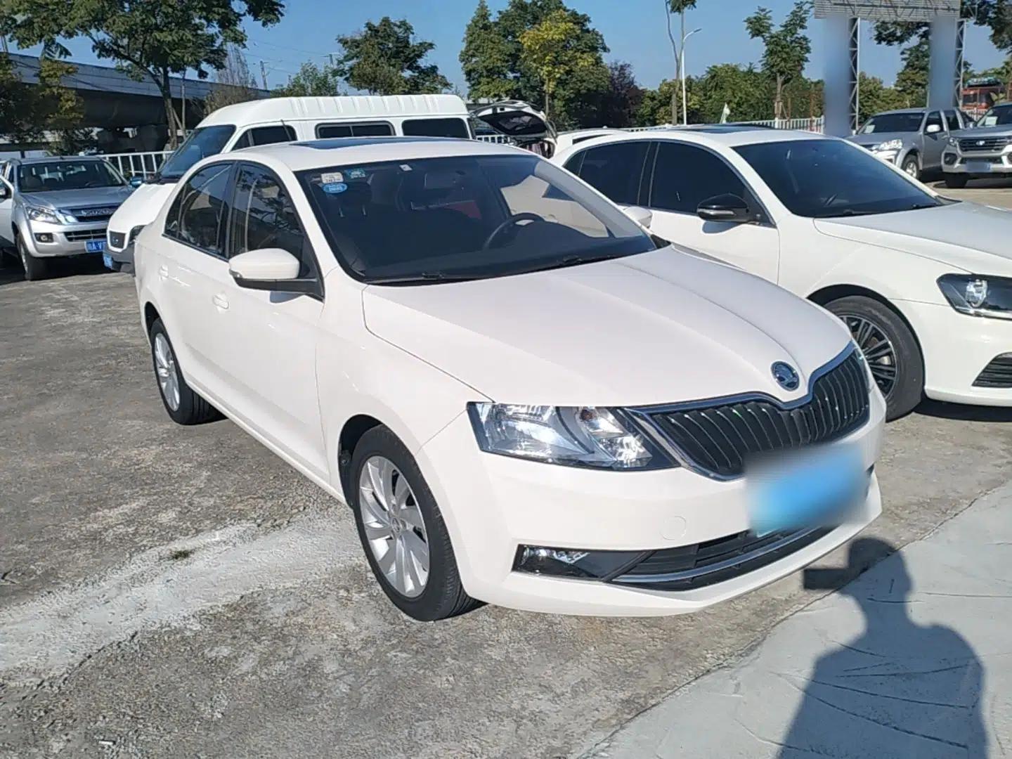 Skoda Rapid 2018 1.6L Automatic Comfort Edition — миниатюра 3