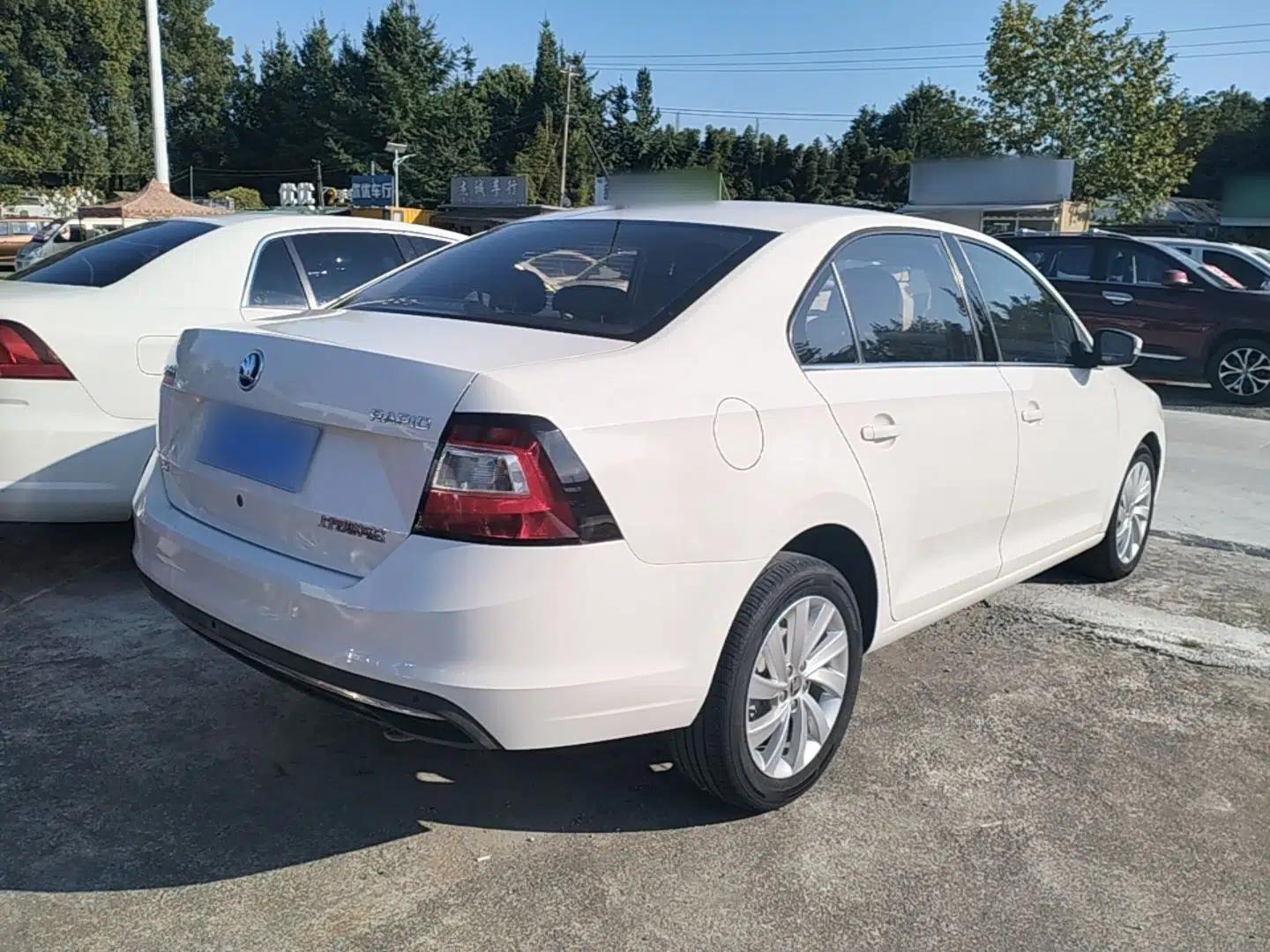 Skoda Rapid 2018 1.6L Automatic Comfort Edition — миниатюра 6