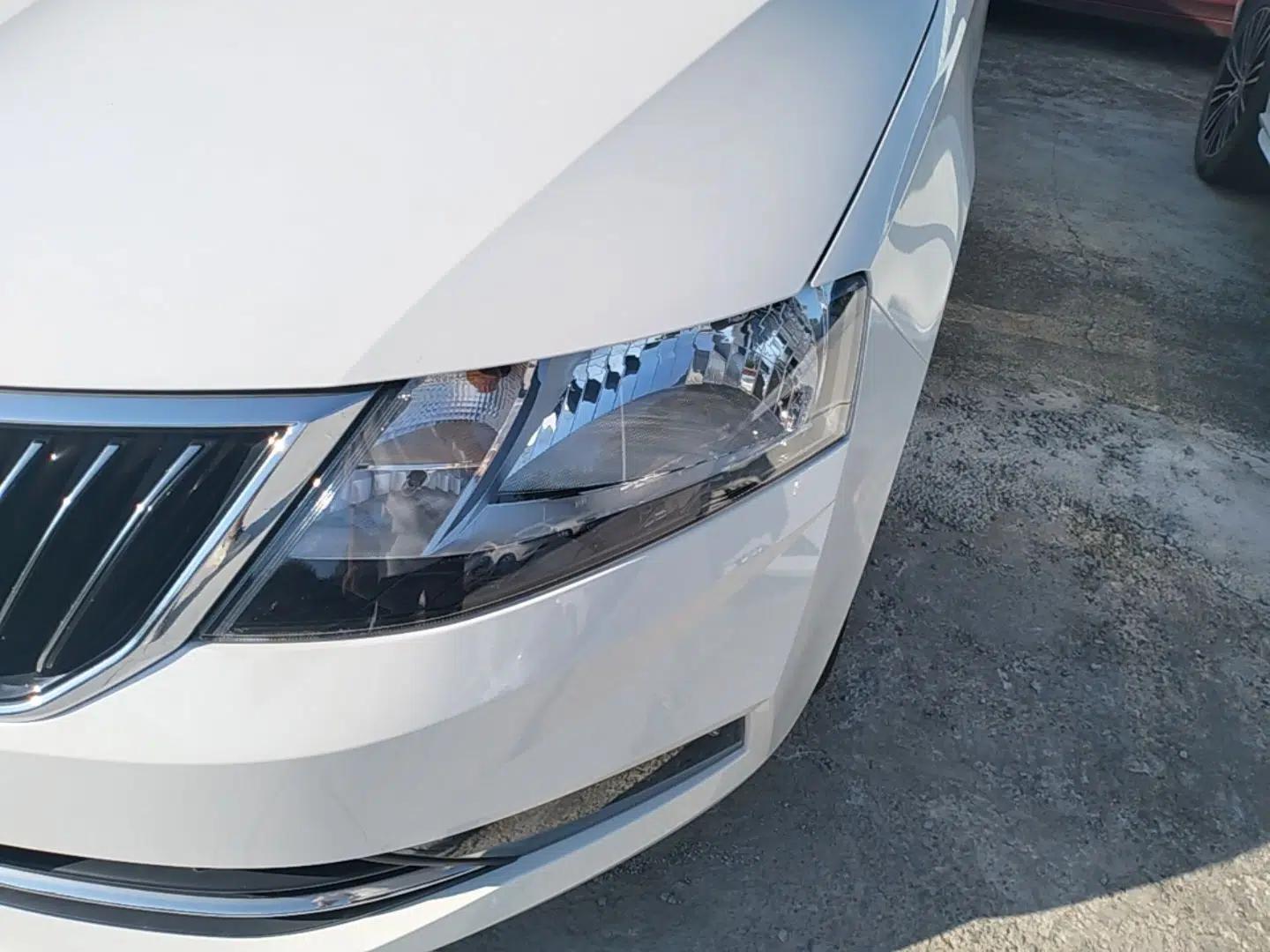 Skoda Rapid 2018 1.6L Automatic Comfort Edition — миниатюра 8