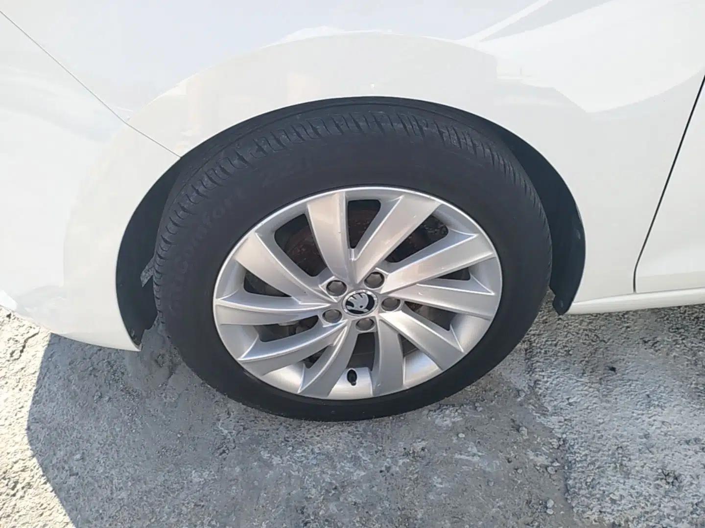 Skoda Rapid 2018 1.6L Automatic Comfort Edition — миниатюра 10