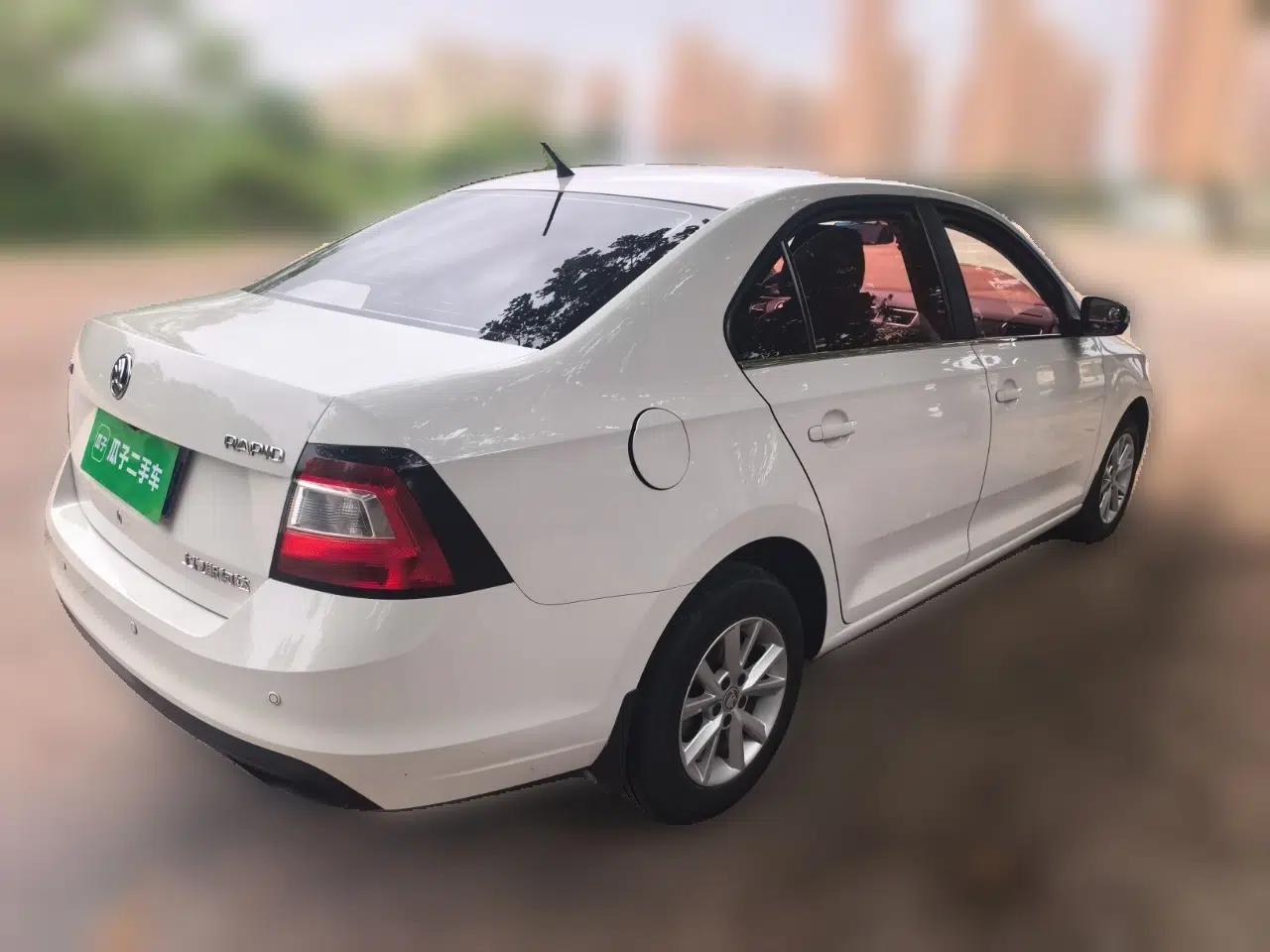 Skoda Rapid 2018 1.4L Manual Standard Edition — миниатюра 4