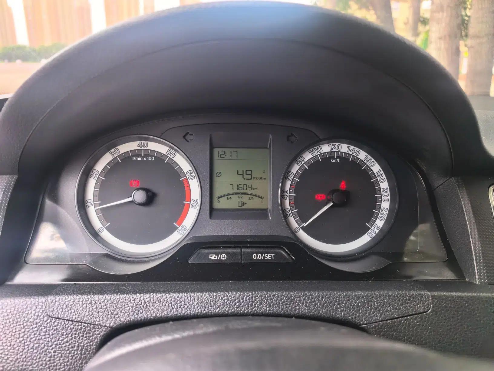 Skoda Rapid 2018 1.4L Manual Standard Edition — миниатюра 8