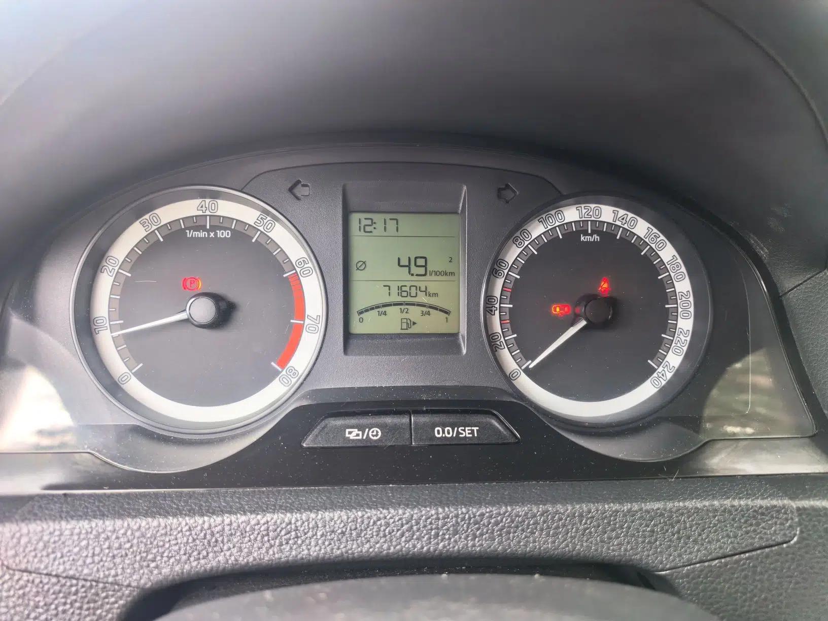 Skoda Rapid 2018 1.4L Manual Standard Edition — миниатюра 9