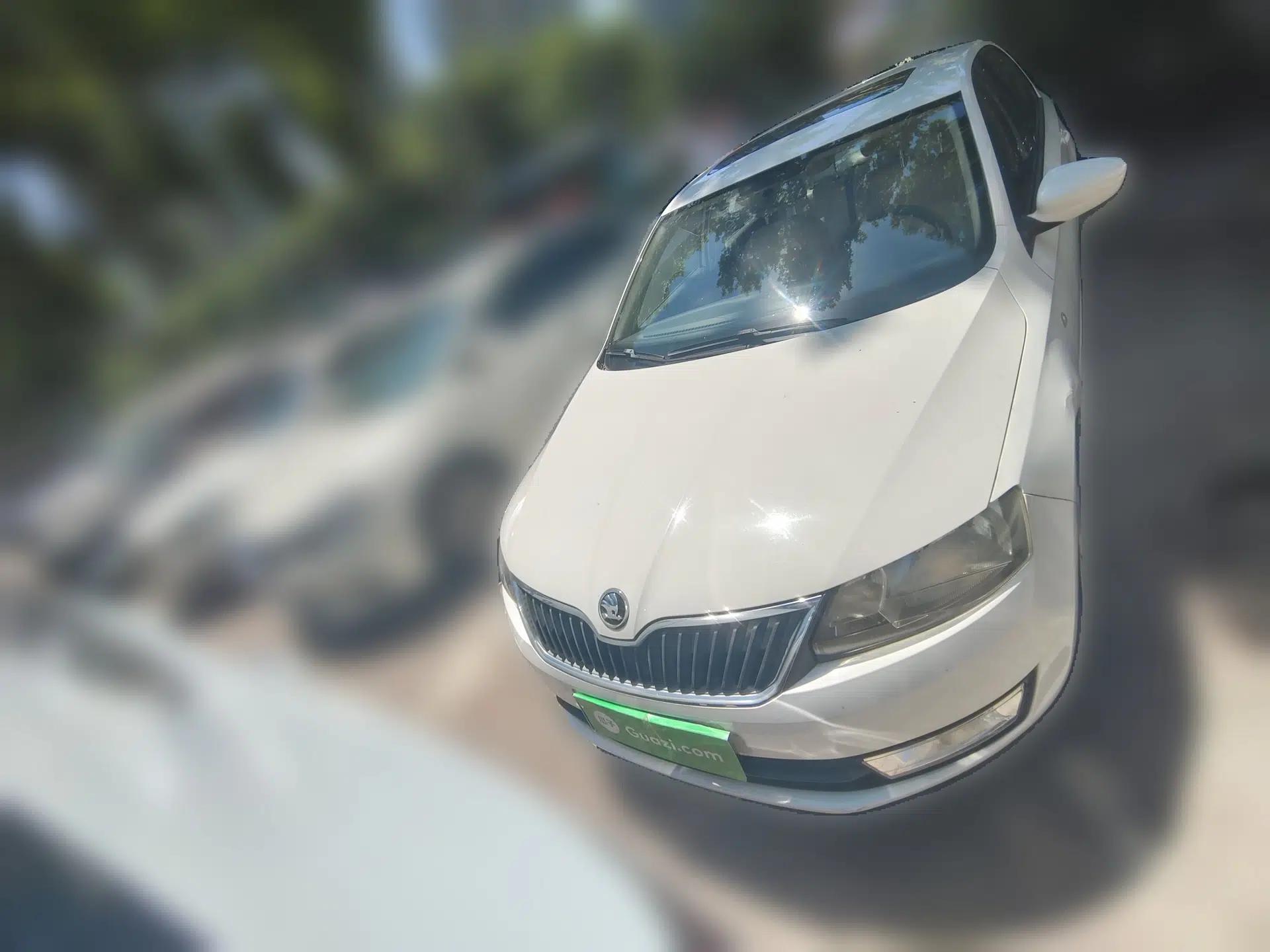 Skoda Rapid 2013 1.6L Manual Smart Selection Model — миниатюра 2